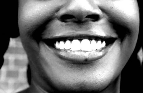 /www1/wp-content/uploads/2017/12/azealia_teeth-2.jpg